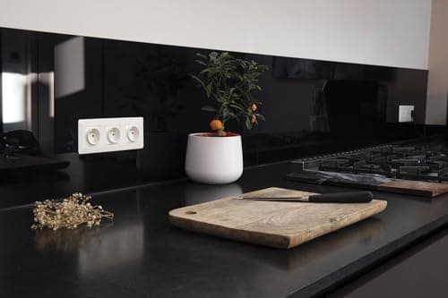 Prise triple Zenitech 16A pour cuisine - compatible boîtier triple - design moderne