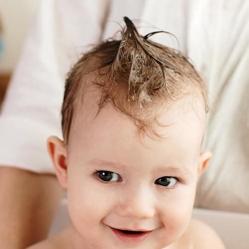Biolane Shampoing Bébé Croûtes de Lait 98% Naturel Testé Dermatologiquement - Traitement Doux pour Bébés 150ml