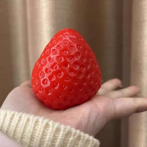 Jouet Anti-Stress Fraise Rouge Fufu Squishy - Balle Taba Jouet pour Adultes et Enfants, Accessoire de Bureau Amusant en